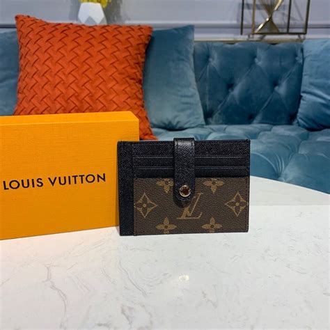 lv wallet size